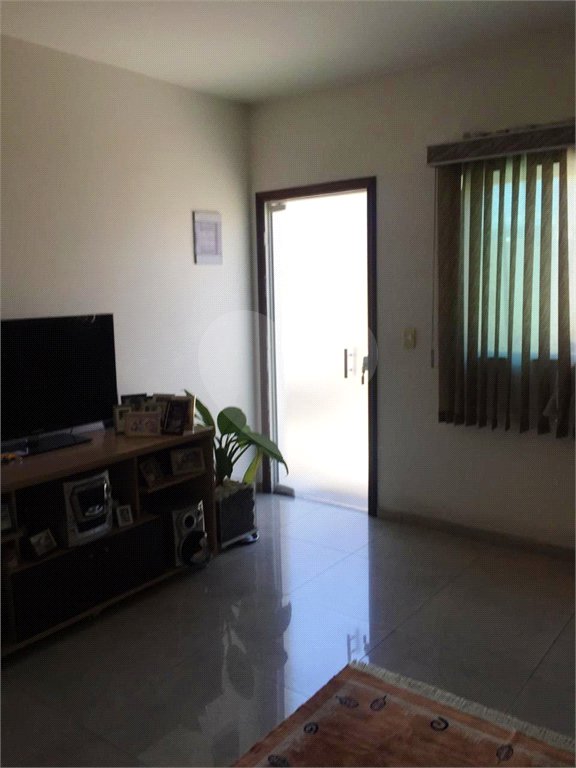 Casa à venda com 3 quartos, sendo 1 suíte, no condomínio Coelho III, São Paulo - SP