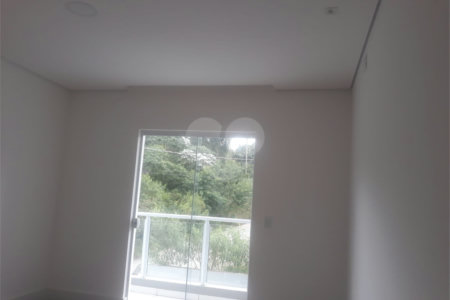 Sobrado à venda com 3 quartos, sendo 1 suíte, em Jardim Vitória, Mairinque, SP