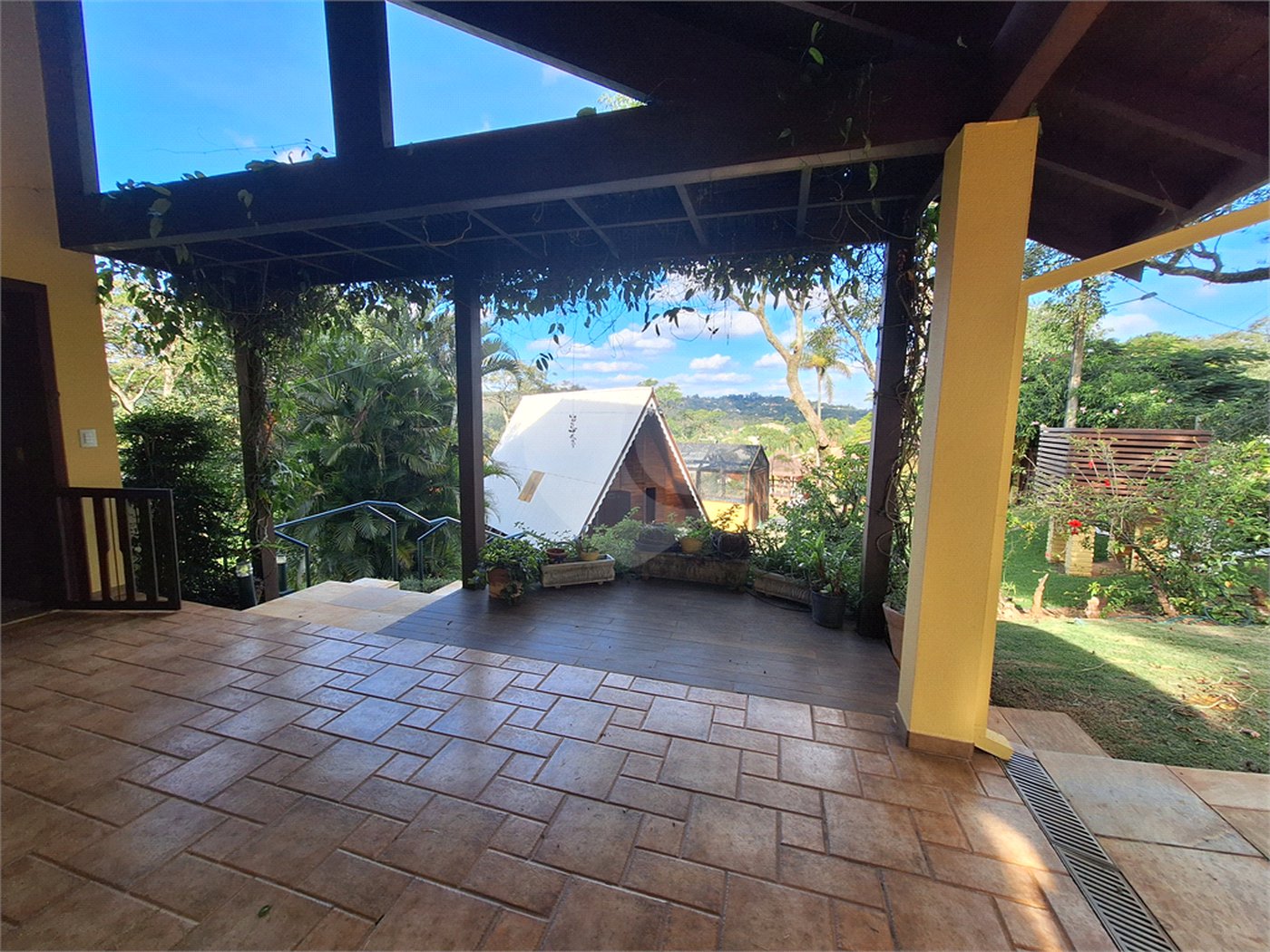Casa à venda com 3 suítes no condomínio Chácaras do Lago, Vinhedo - SP