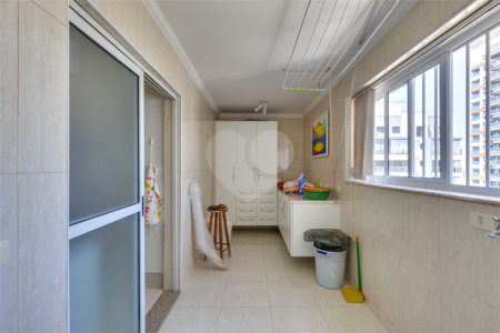 Apartamento à venda com 4 quartos, sendo 1 suíte, em Alto da Boa Vista, São Paulo, SP