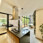 Casa à venda com 3 suítes no condomínio Reserva Santa Maria, Jandira - SP