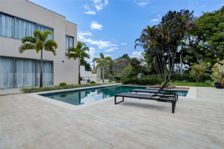 Casa à venda com 5 suítes em Jardim Cordeiro, São Paulo, SP