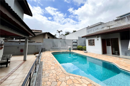 Casa à venda com 4 quartos, sendo 2 suítes,  no condomínio Villaggio Capriccio, Louveira - SP