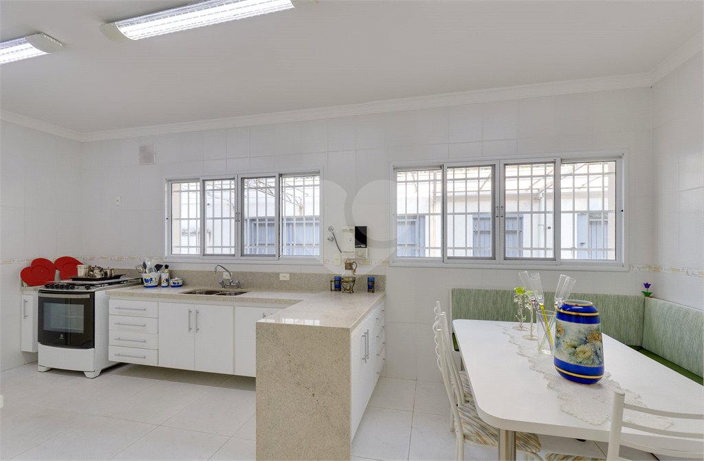Sobrado à venda com 4 quartos, sendo 2 suítes,  em Granja Julieta, São Paulo, SP