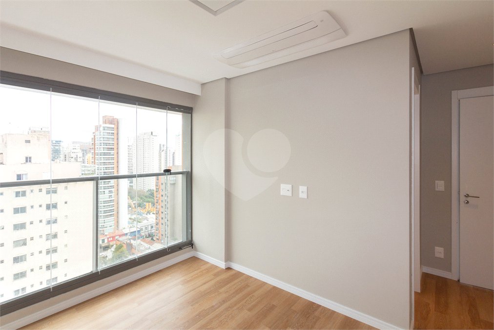 Apartamento à venda ou para alugar com 3 suítes em Moema, São Paulo, SP