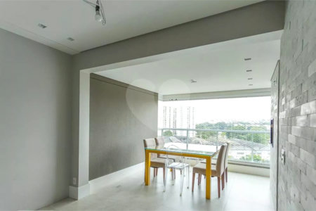 Apartamento à venda com 3 quartos, sendo 1 suíte, em Vila Anastácio, São Paulo, SP