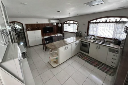 Casa à venda com 3 quartos, sendo 1 suíte,  no condomínio Residencial Nabuco de Araújo, São Paulo - SP