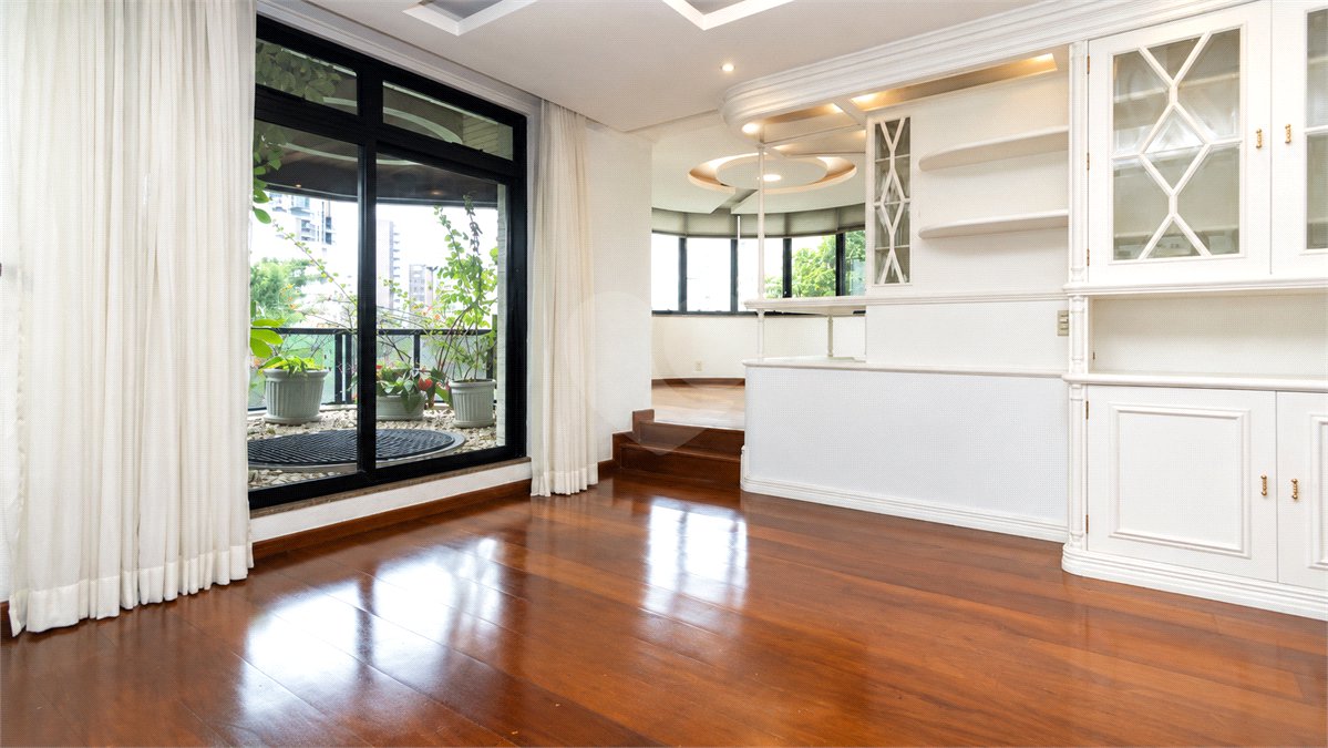 Apartamento à venda com 4 quartos, sendo 2 suítes,  em Brooklin Paulista, São Paulo, SP