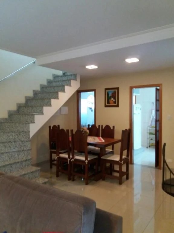 Sobrado à venda ou para alugar com 4 quartos, sendo 1 suíte,  em Vila Butantã, São Paulo, SP