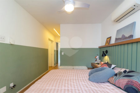 Apartamento à venda com 3 quartos, sendo 1 suíte, em Moema, São Paulo, SP