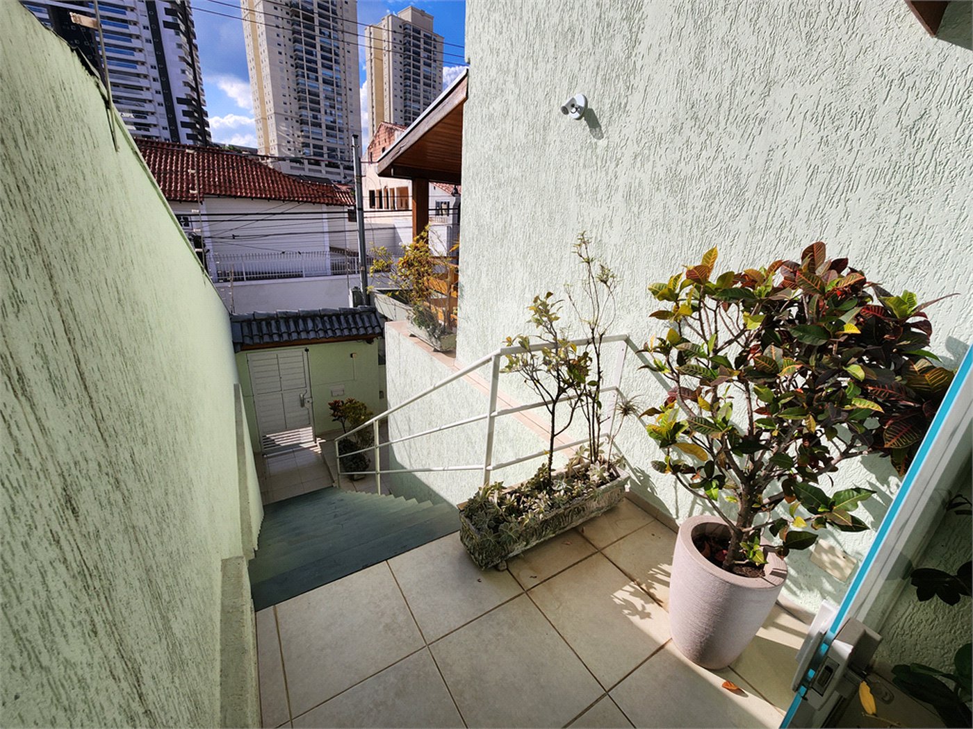 Casa à venda com 4 quartos, sendo 3 suítes,  em Vila Rosália, Guarulhos, SP