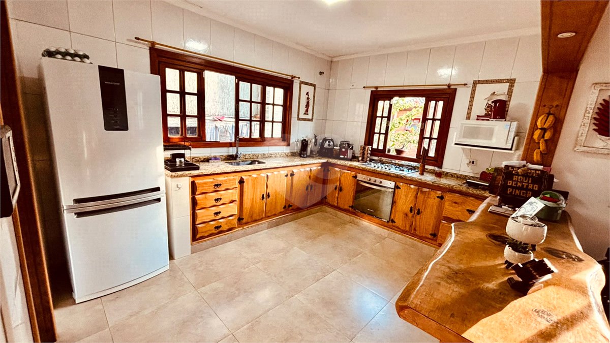 Sobrado à venda com 3 quartos, sendo 1 suíte, em Chácara Recanto Verde, Cotia, SP
