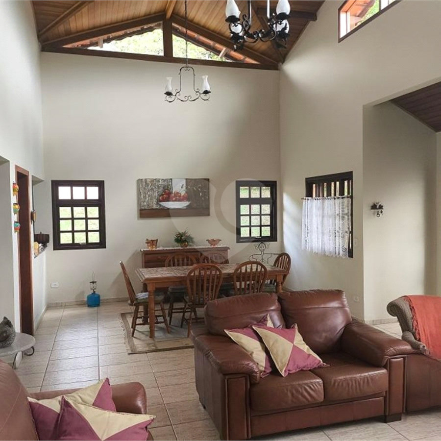 Casa à venda com 3 suítes no condomínio Granja Verediana, Ibiúna - SP