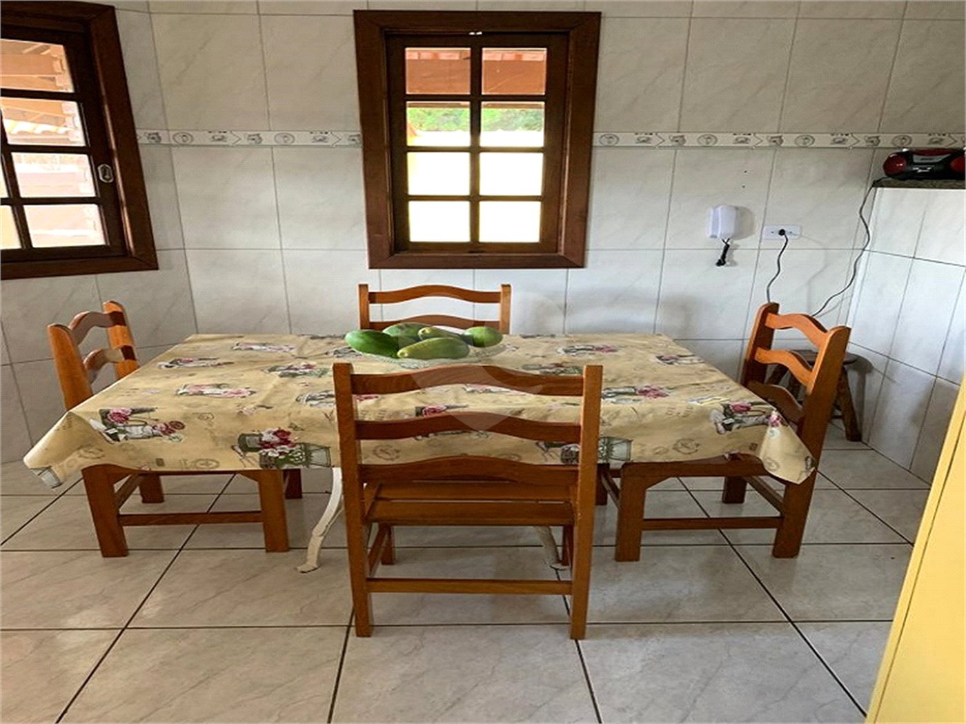 Sobrado à venda com 4 quartos, sendo 3 suítes,  no Centro, Jarinu, SP
