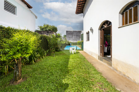 Sobrado à venda com 4 quartos, sendo 3 suítes, em Alto da Boa Vista, São Paulo, SP
