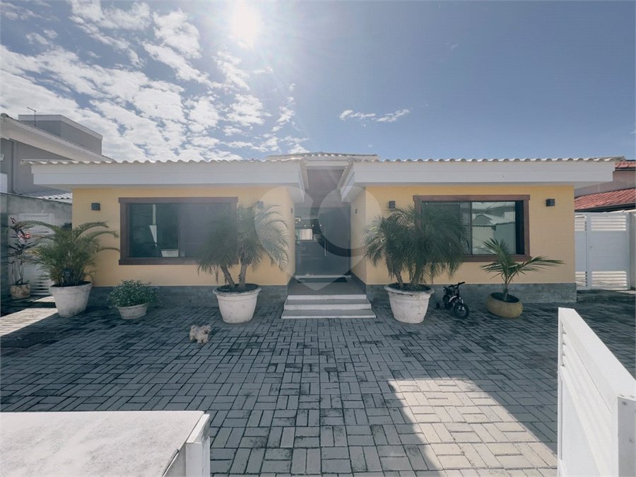 Casa em condomínio à venda com 4 quartos, sendo 2 suítes,  em Caravelas, Armação dos Búzios, RJ