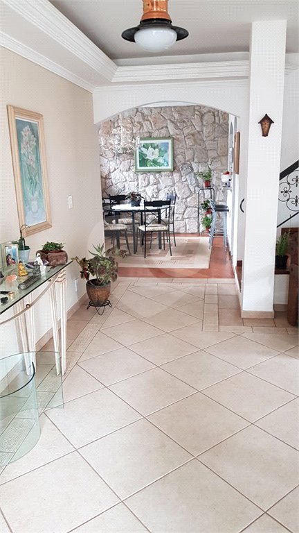 Casa à venda ou para alugar com 5 quartos, sendo 1 suíte, em Cumbari, Mairiporã, SP