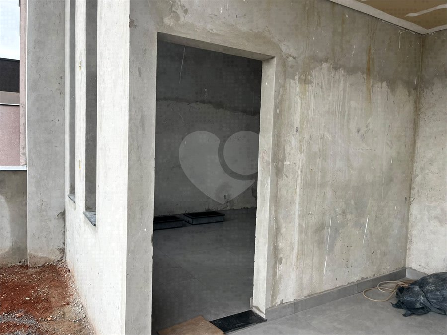 Casa à venda com 3 quartos, sendo 1 suíte, no condomínio Residencial Tivolli, Itapetininga - SP