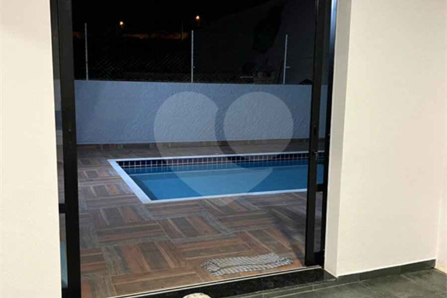 Casa à venda com 4 quartos, sendo 2 suítes,  no Centro, Serra Negra, SP