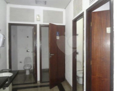 Loja à venda na Rua Treze de Maio, 800 m2