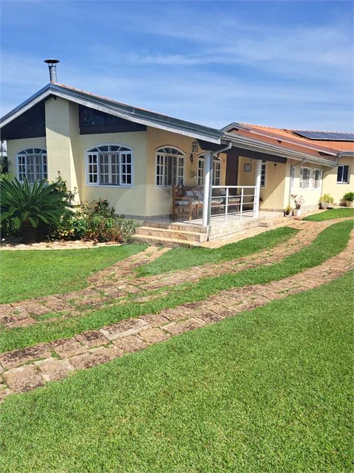Casa Ampla com 5 Dormitórios, Piscina e Lazer Completo em Terreno de 1.260 m²