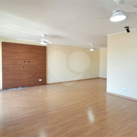 Apartamento à venda com 3 quartos, sendo 1 suíte,  em Alto da Boa Vista, São Paulo, SP