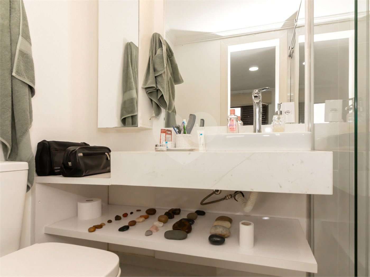 Apartamento à venda com 4 quartos, sendo 2 suítes, em Alto da Boa Vista, São Paulo, SP