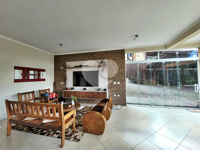Casa à venda com 3 suítes no condomínio Cantareira, Mairiporã - SP
