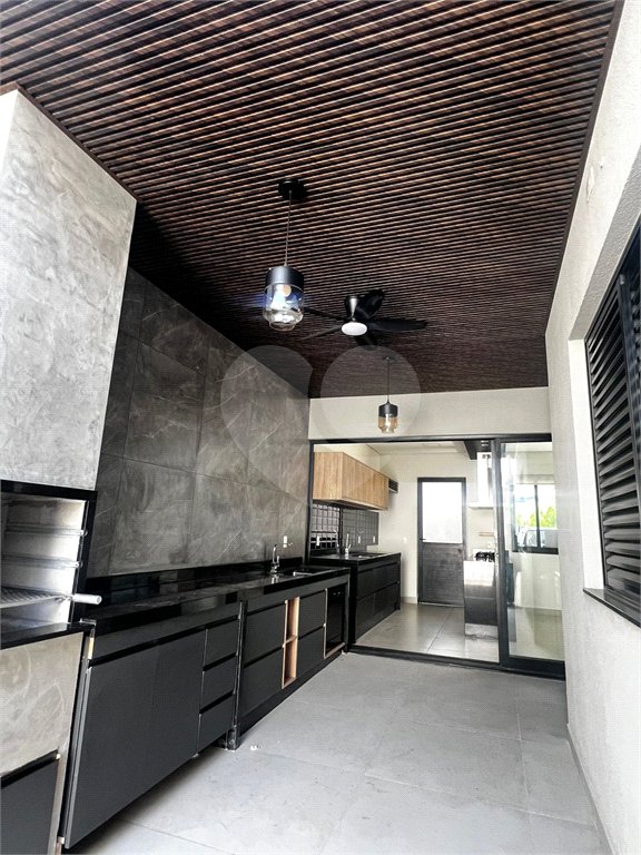 Casa à venda com 3 quartos, sendo 1 suíte, no condomínio Village Moutonnée, Salto - SP