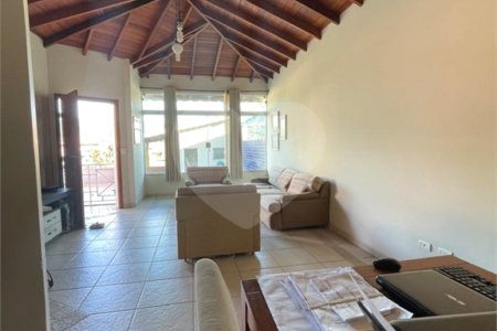 Casa à venda com 3 quartos, sendo 1 suíte, em Recreio Maristela, Atibaia, SP