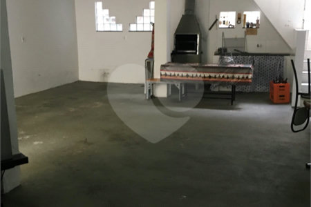 Sobrado à venda com 3 suítes em Vila Nivi, São Paulo, SP