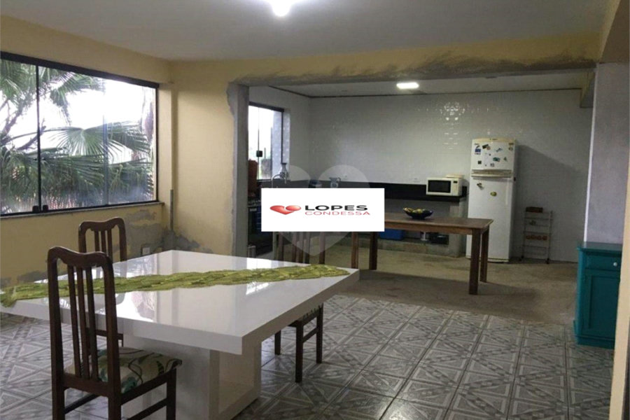 Casa à venda com 4 quartos, sendo 1 suíte, no condomínio Loteamento Haras El Passo, Mairiporã - SP