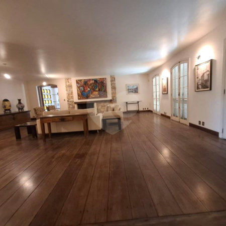 Casa à venda com 5 quartos, sendo 3 suítes,  em Alto da Boa Vista, São Paulo, SP