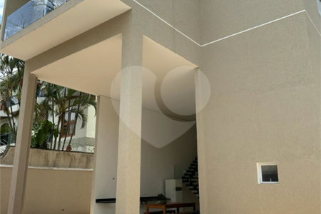 Sobrado à venda com 6 quartos, sendo 5 suítes,  em Interlagos, São Paulo, SP