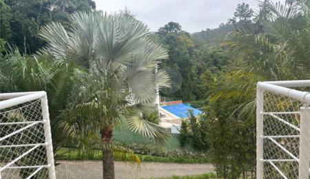 Casa à venda com 4 quartos, sendo 3 suítes, no condomínio Parque Itatiaia, Mairiporã - SP
