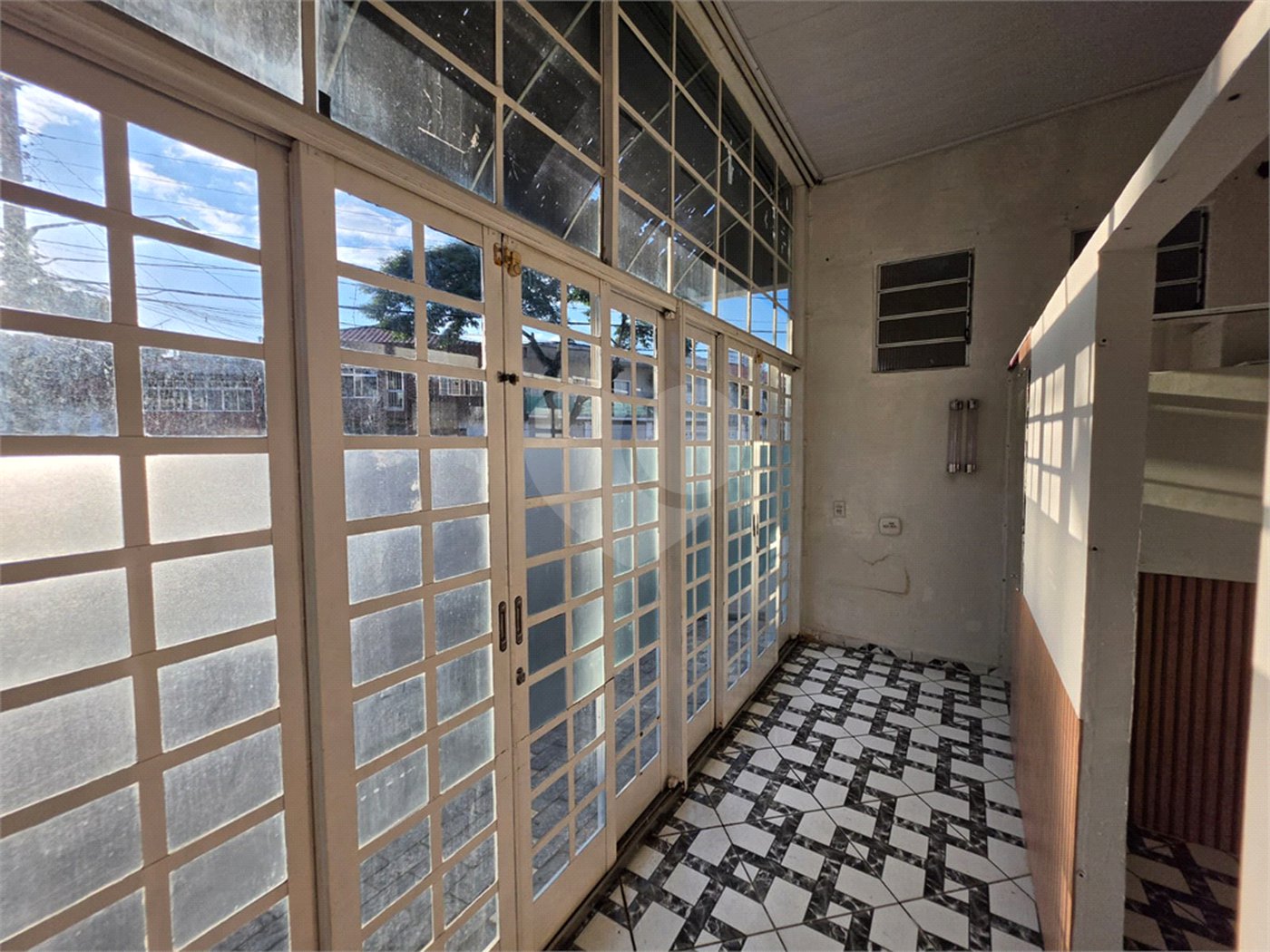 Salão à venda ou para alugar com 3 quartos, sendo 1 suíte, em Jardim Monjolo, São Paulo, SP
