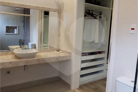 Casa à venda com 3 suítes no condomínio Figueira Garden, Atibaia - SP