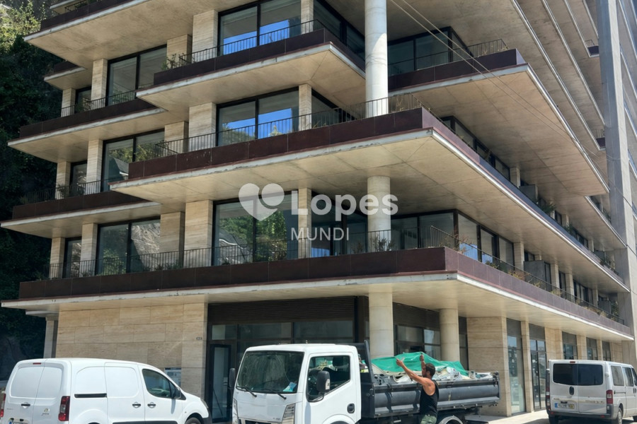 Apartamento T4 à venda em Lordelo do Ouro, Porto, Portugal – 240 m²