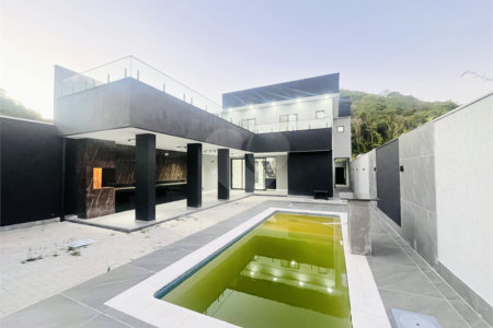 Casa à venda com 3 quartos, sendo 1 suíte, no condomínio Vale dos Sonhos 2, Rio de Janeiro - RJ