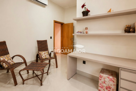 Casa à venda com 4 quartos, sendo 4 suítes, no condomínio Residencial Villa Dumont, Três Lagoas - MS