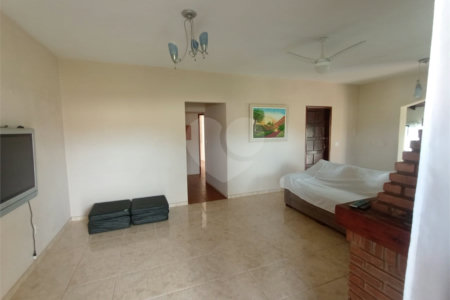 Chácara à venda com 6 quartos, sendo 1 suíte,  em Cercadinho, Alambari, SP