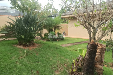 Casa à venda com 3 quartos, sendo 1 suíte, no condomínio Serra da Estrela, Atibaia - SP