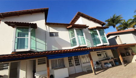 Casa à venda com 4 quartos, sendo 1 suíte, no Centro, Bom Jesus dos Perdões, SP