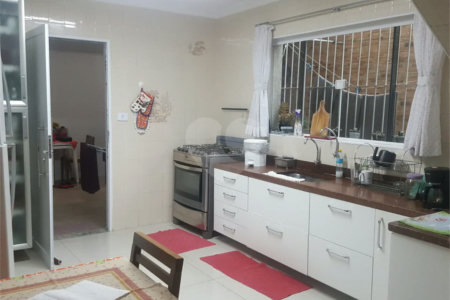 Sobrado à venda com 3 quartos, sendo 1 suíte,  em Parque Vitória, São Paulo, SP