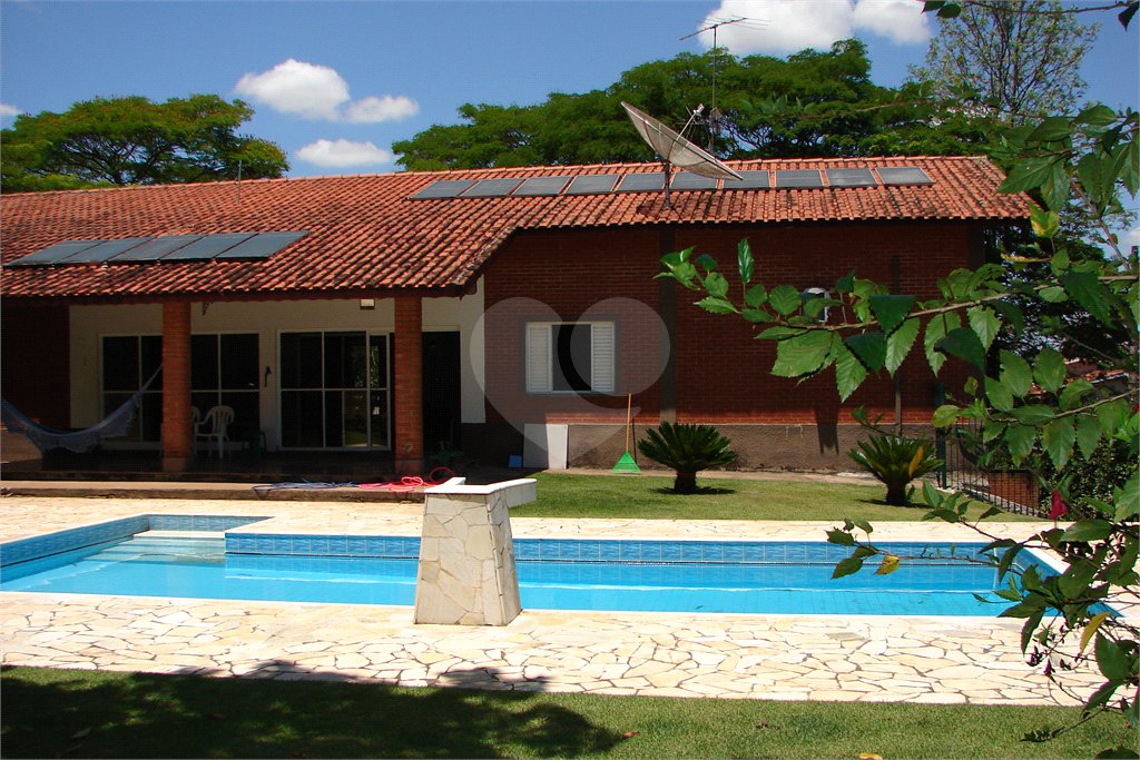 Casa à venda com 3 quartos, sendo 1 suíte, no condomínio Estância Marambaia, Vinhedo - SP