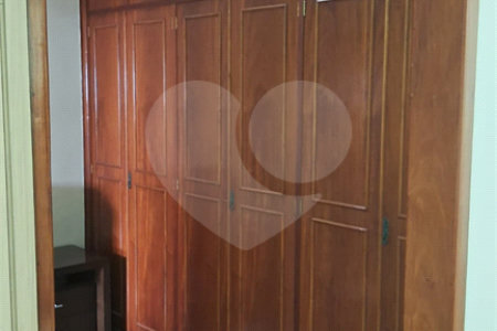 Sobrado à venda com 4 quartos, sendo 2 suítes, em Jardim Quisisana, Poços de Caldas, MG
