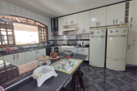 Sobrado à venda com 4 quartos, sendo 2 suítes, em Pedreira, São Paulo, SP