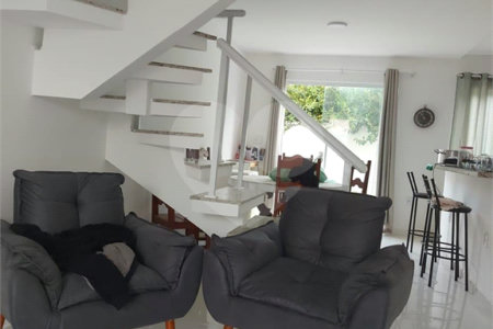 Casa à venda com 4 quartos, sendo 1 suíte,  em Ogiva, Cabo Frio, RJ
