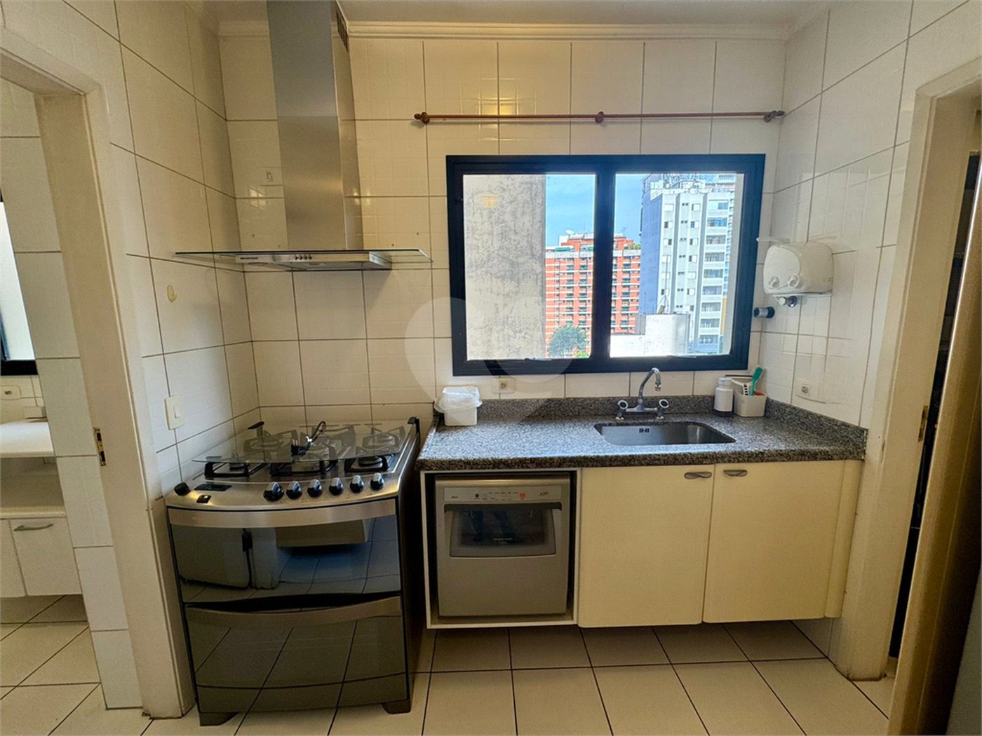 Apartamento à venda com 4 quartos, sendo 2 suítes,  em Pinheiros, São Paulo, SP