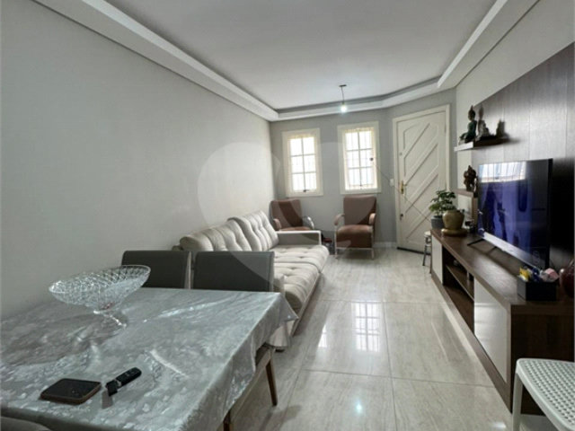 Casa à venda com 3 quartos, sendo 1 suíte,  no condomínio Villagio Staluccia, São Paulo - SP